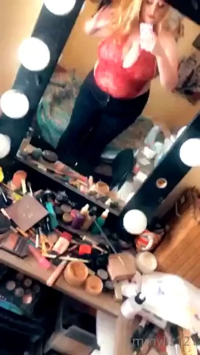 My room is a messy but my outfit is not p 