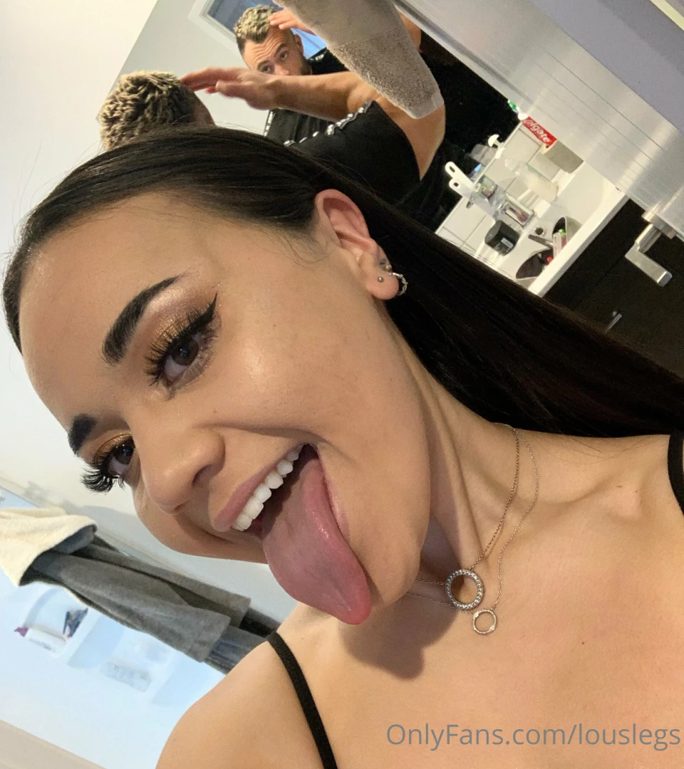 Hey daddies i m going out tonight don t miss me too much i ll keep in 