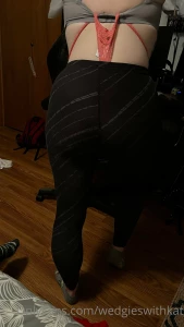 For all you bra-connection wedgie viewers these are full sized pics my part 2