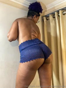 Things are heating up she s posting her first solo set photos and v part 1