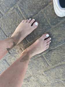 Piedini tutti insabbiatii chi viene a ripulirli