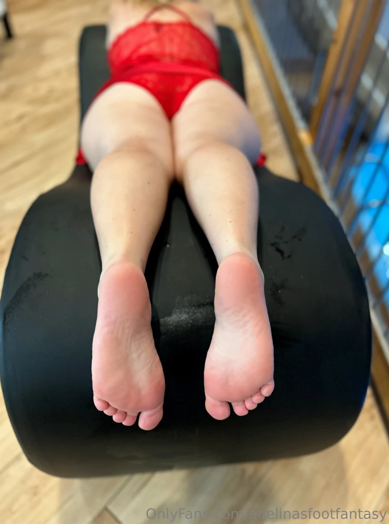I found this curved bench and it s perfect for using my feet and mouth 
