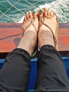 Happy sunday i bet you wanna be close to my feet on that boat what