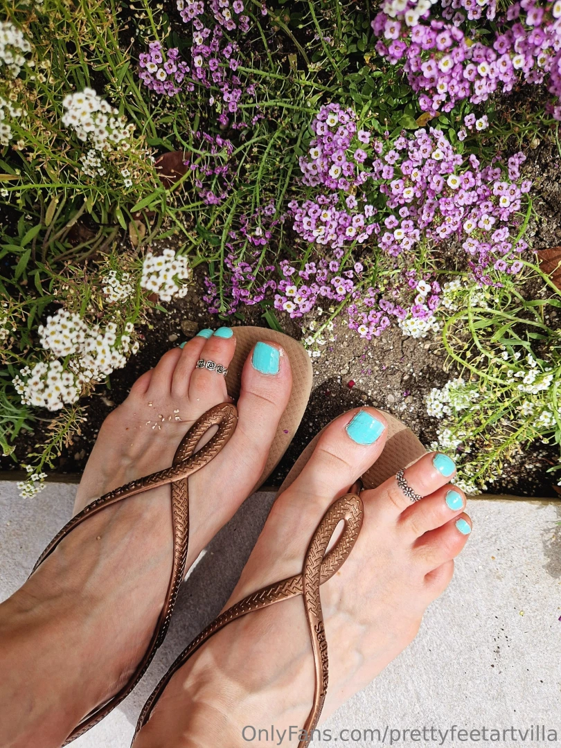 A quick toe spread did they get you in the mood 