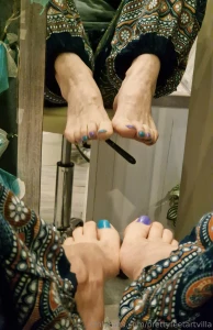 Kneel before my sweaty feet and worship them now