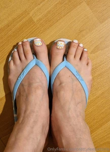 Happy friday my footboys spend all the weekend sniffing and tasting my