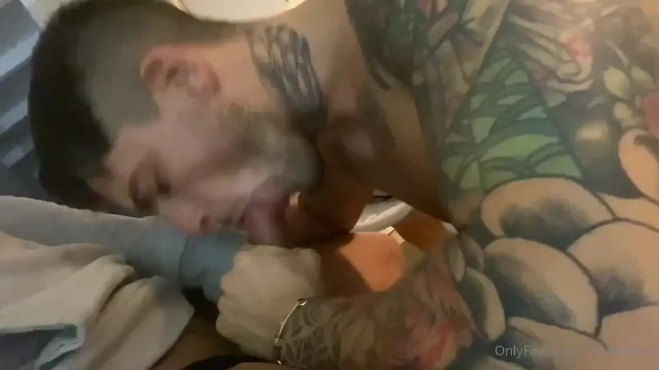 Una buena mamada y sacada de leche con la boca a mi novio xheraclesx 