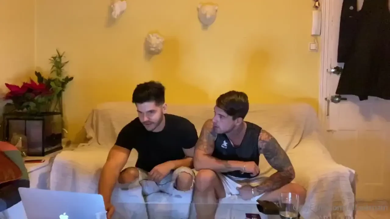 Aqu ten is 5 min de la follada que pego con mi amigo hetero e_rosxxl 