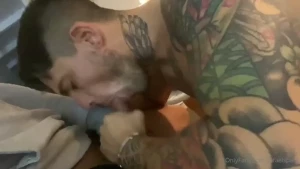 D ndonos una buena mamada mi chico xheraclesx y yo leche en la boca