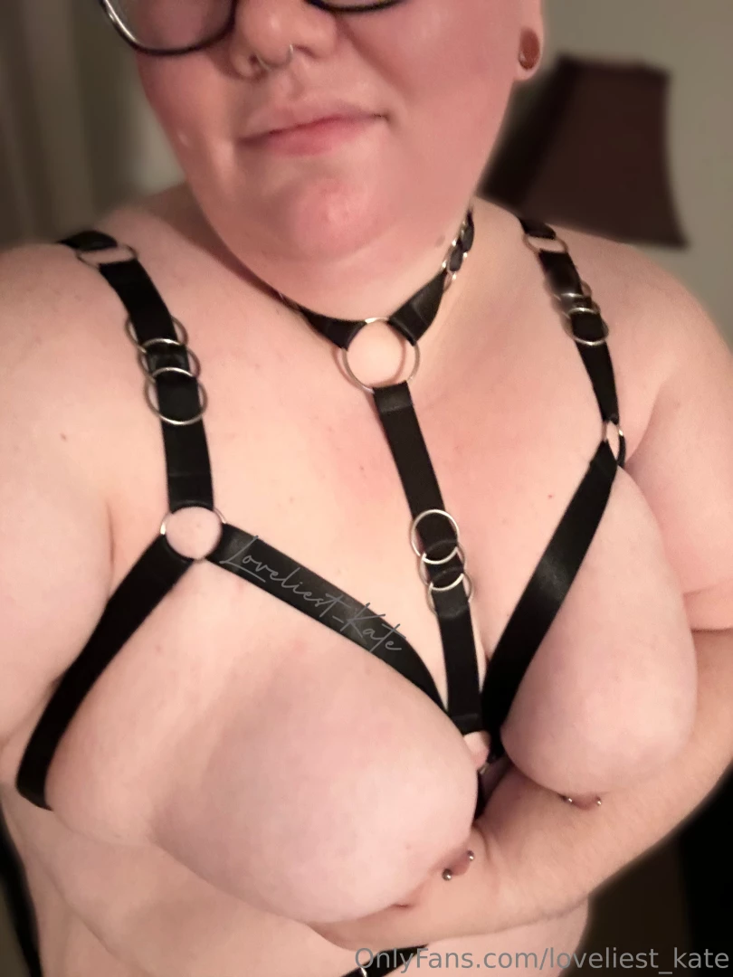 I forgot i have this chest harness it makes me feel so sexy and subbie 