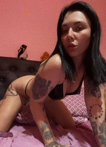 B4by_dark free and active now horny and wet gotic girl wants to play