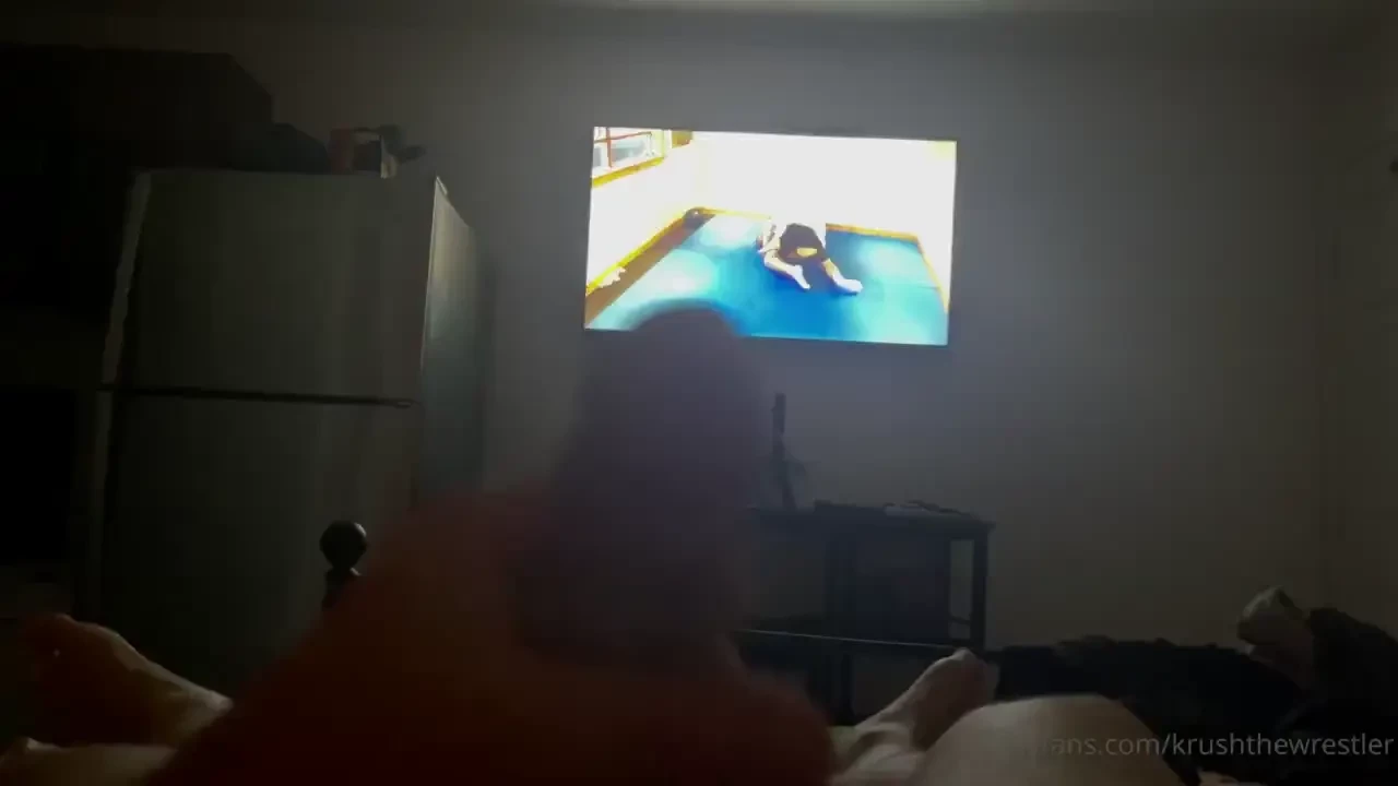 Jerking off to some fights 