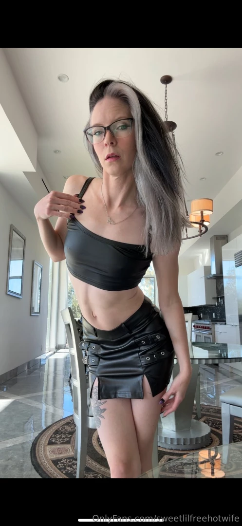 Classy alt in a fancy space i ll cook you dinner and suck you under 