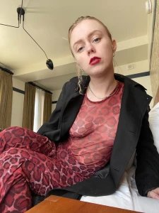 Threatening aura as you re on your knees