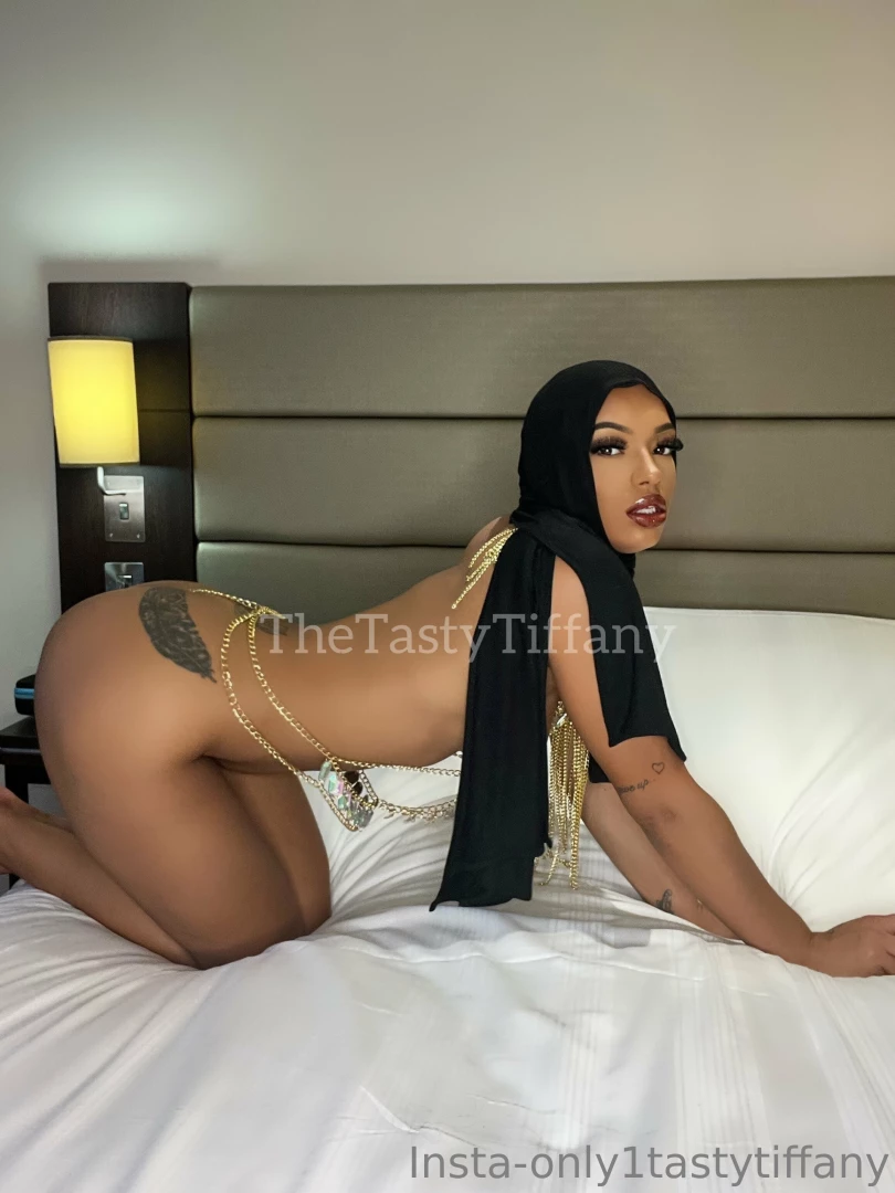 I wanna crawl to your bed like i am the best whore you ever had 