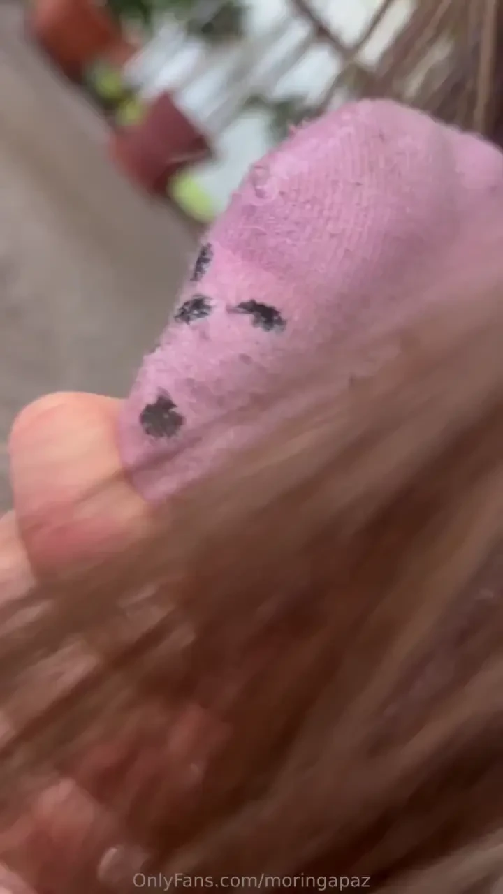 Sniffing myself before i leave this city 