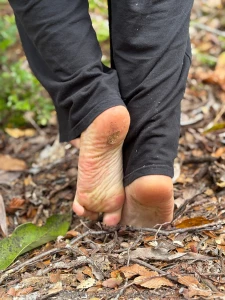 Only moringa could be barefoot at the wild part 5