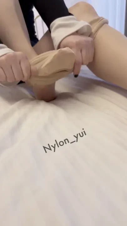 Putting on a skin pantyhose let s see who s awaiting my pantyhose feet 