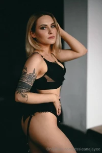 Alexa_blondi a hot hottie with a stunning flexible body is waiting for part 40