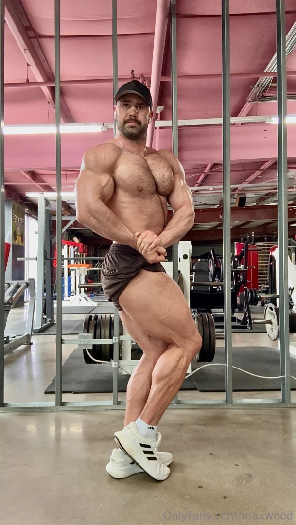 Who wants to see this pose without the shorts 