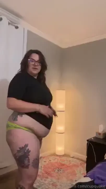 These shirts are sooooooo tight i can t get them over my belly 