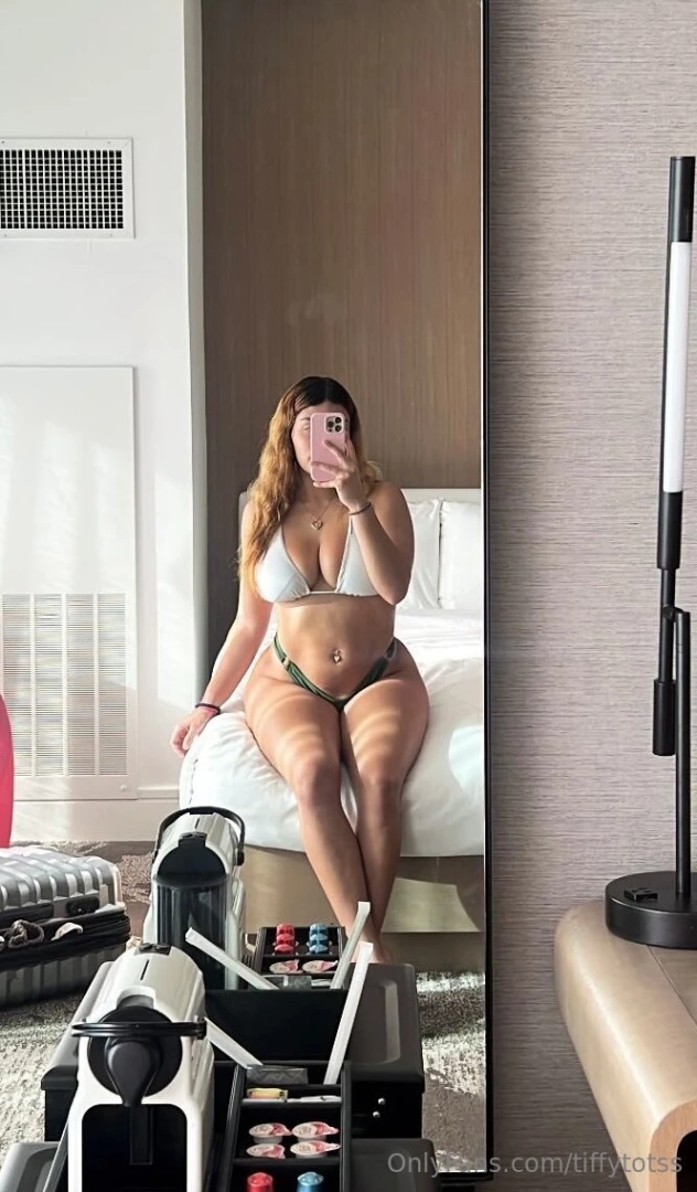 A little mirror selfie never hurt anyone right babe just me being a 