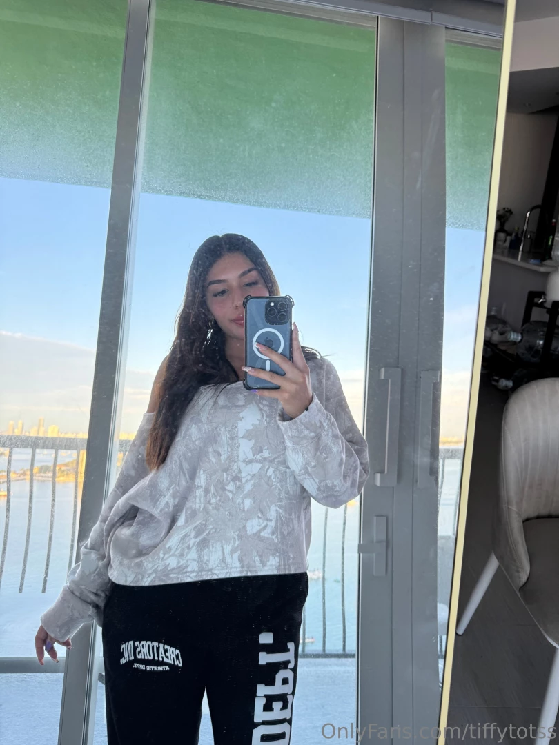 Morning babe spoil me and ill spoil you even more 