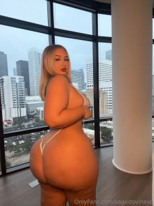 Will you grab this booty with one hand