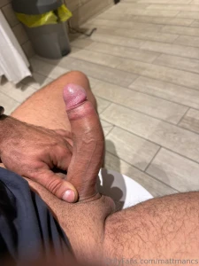 Anyone else gets hard at gym