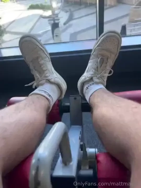 Gym on sunday morning when everyones horny and hungover is pretty 