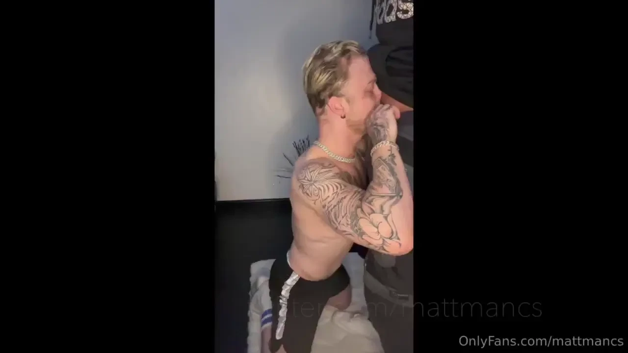 Koby_lewis95 looking good on his knees 