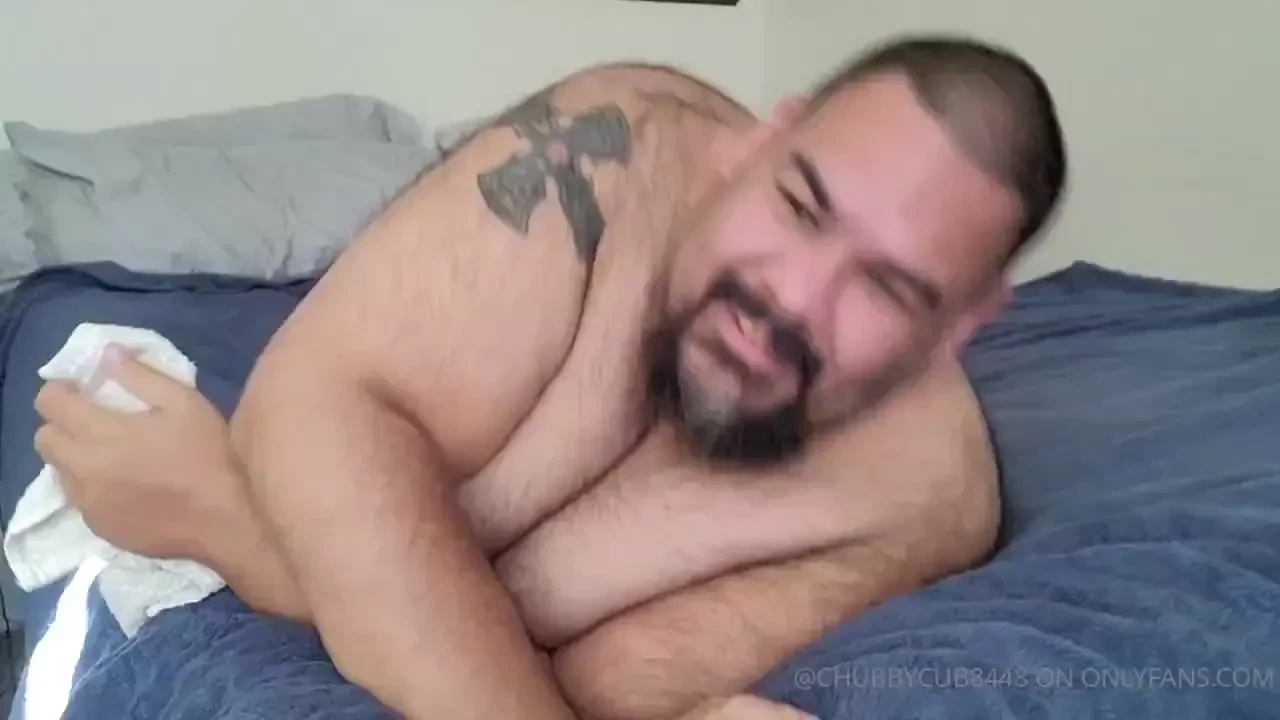 Rpa_superchub getting his booty worked on 