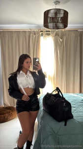 Tu alumna se va a meter abajo del escritorio del profe me vas a poner