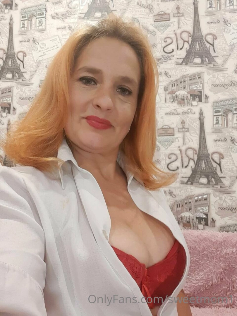 I want to leave traces of red lipstick all over your body 