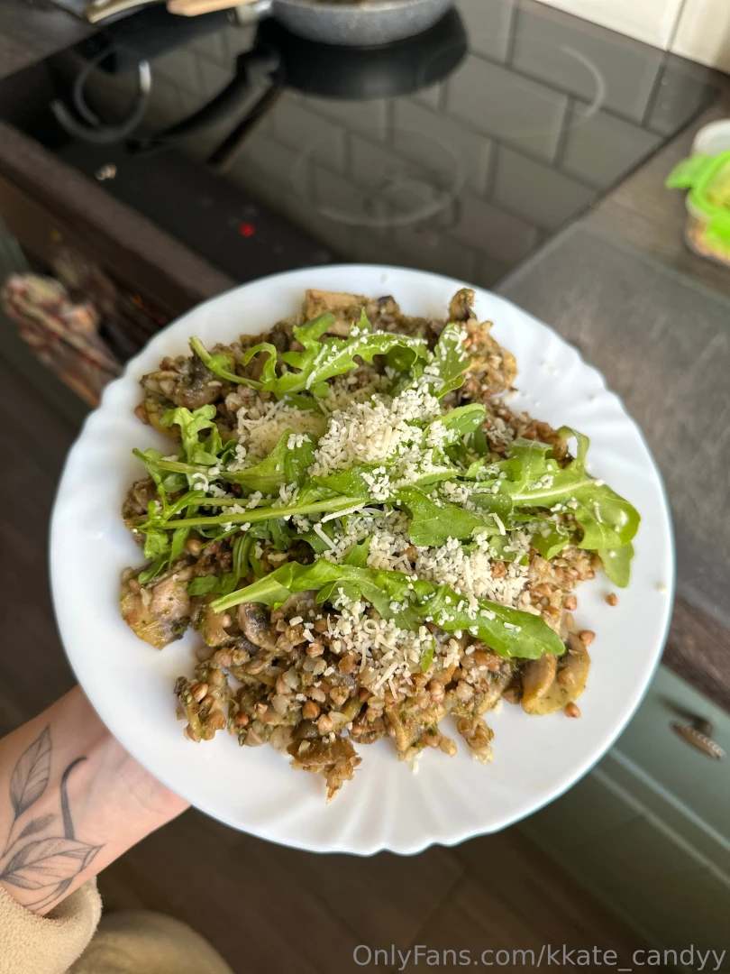 I made myself some porridge with arugula and parmesan for breakfast 