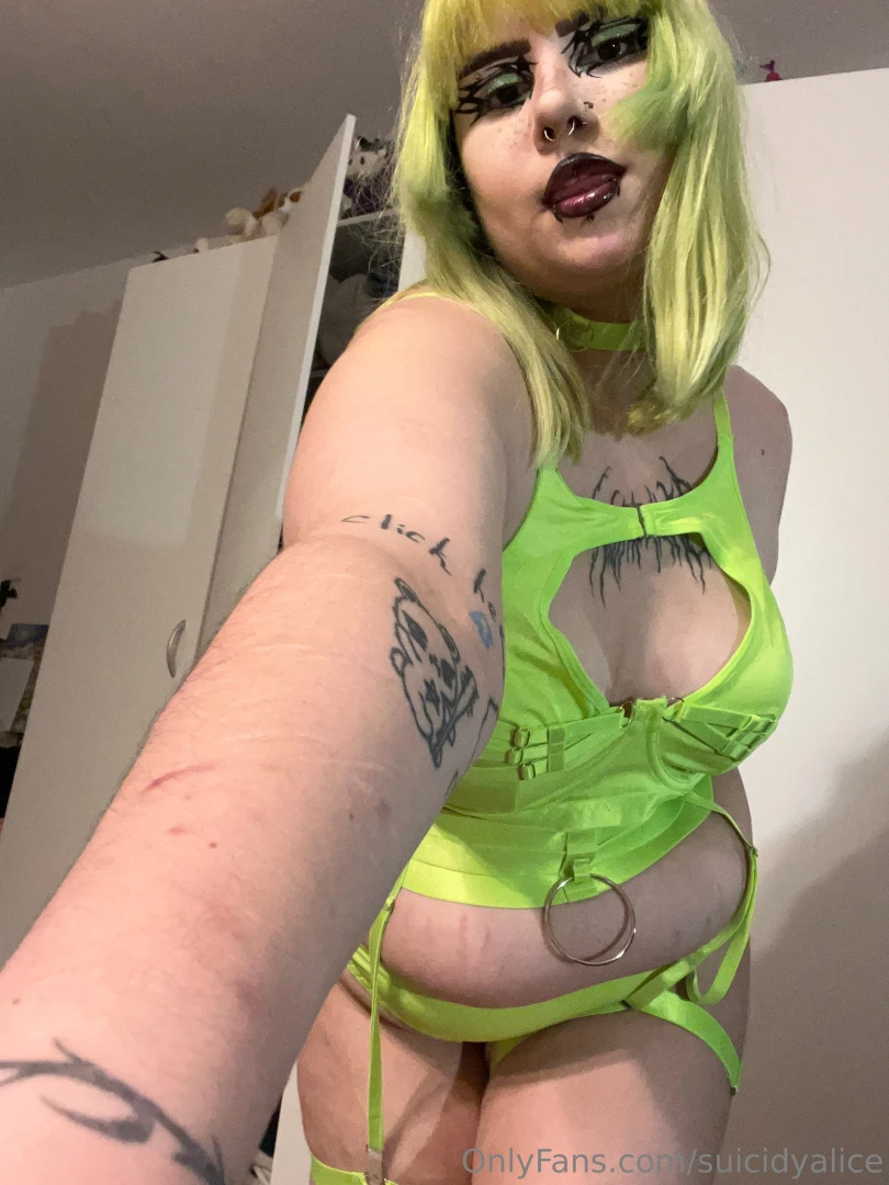 Do i look more good on neon 