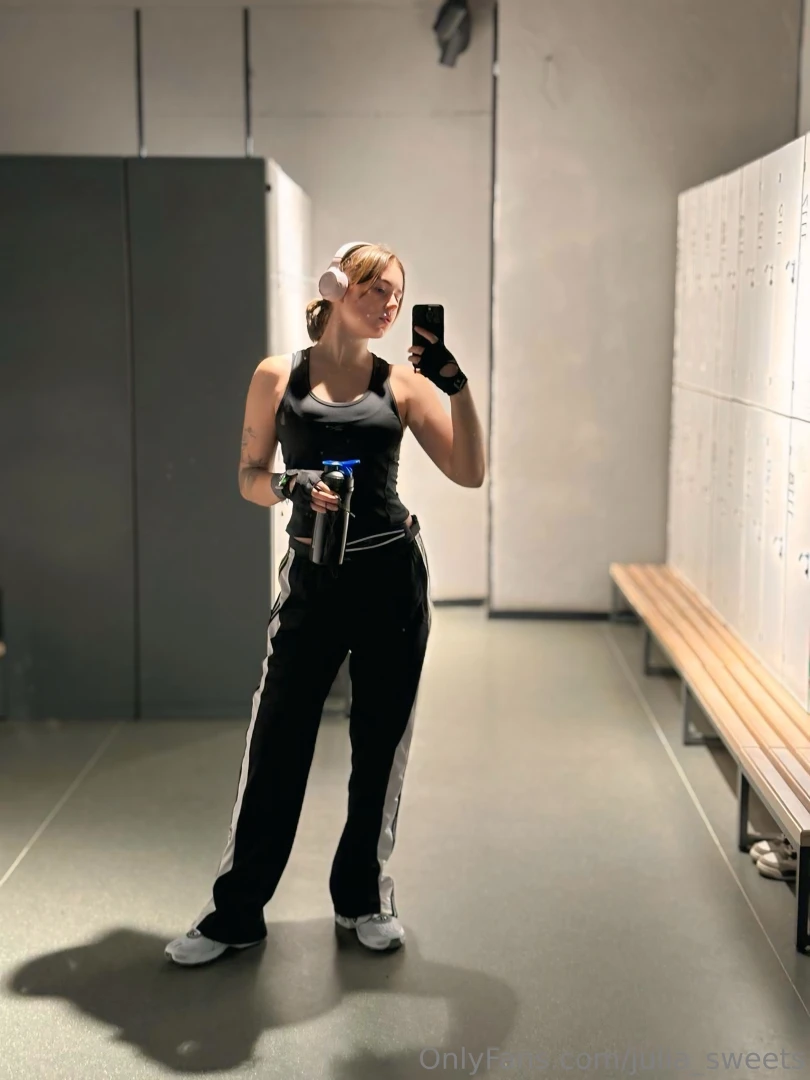 Gym glow hits different when you smile at your own reflection 