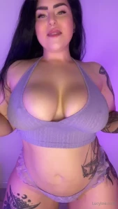 lucyloe - Here to brighten your morning with my titties 