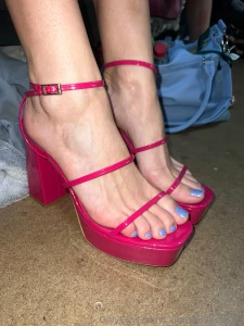 Who here likes feet part 1