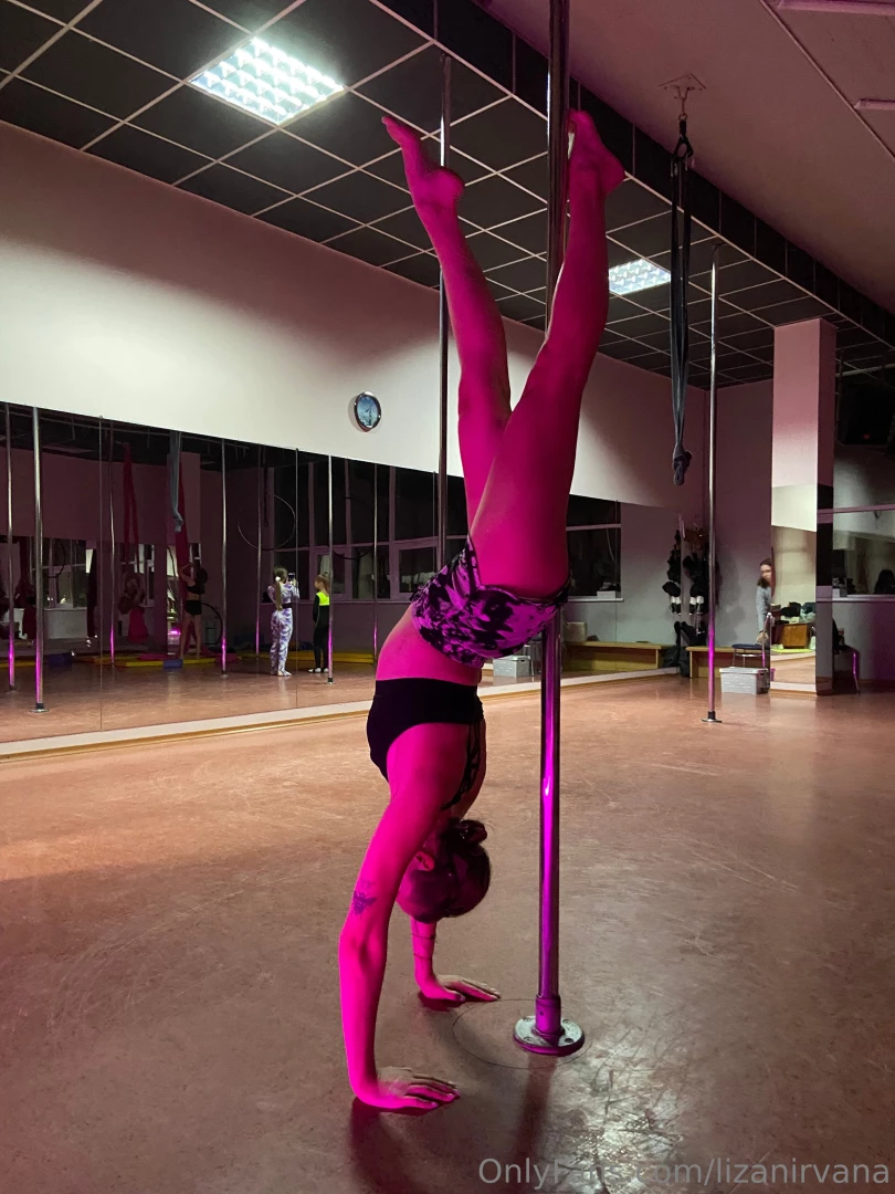 D ailleurs je vous ai pas dis mais j ai commenc une nouvelle 