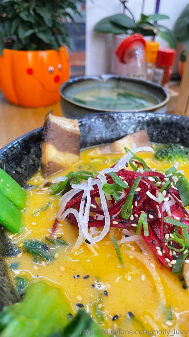 Today i treated myself to a cozy little ramen spot i went for part 1 