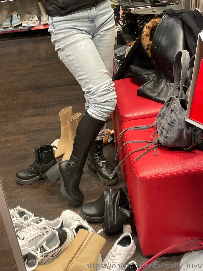 Today in berlin it started snowing and everything became so cozy and 