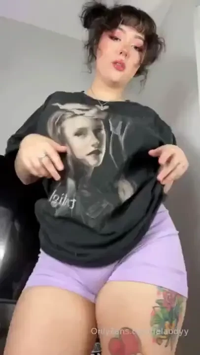 Seconds before i sit on your face 