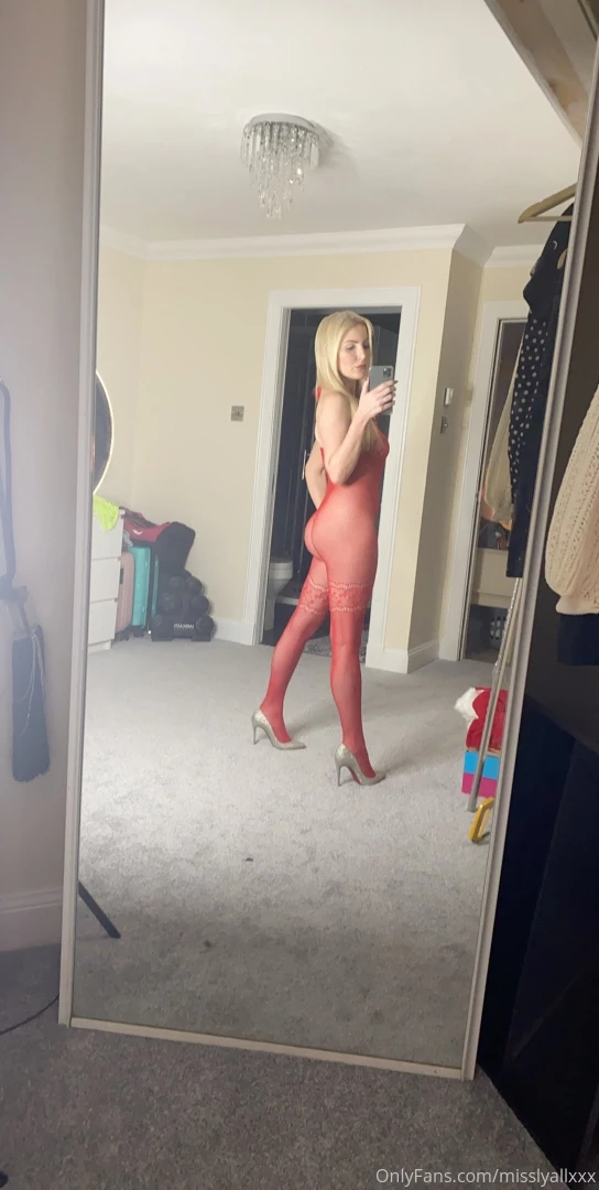 Lemme be your stocking filler heheh 