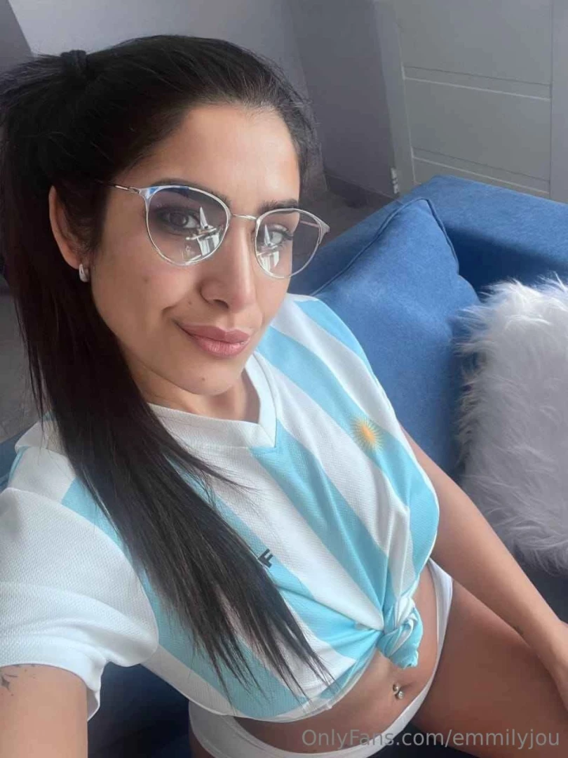 Hi i m allie i m argentina i love to talk and i m very accommodating part 3 