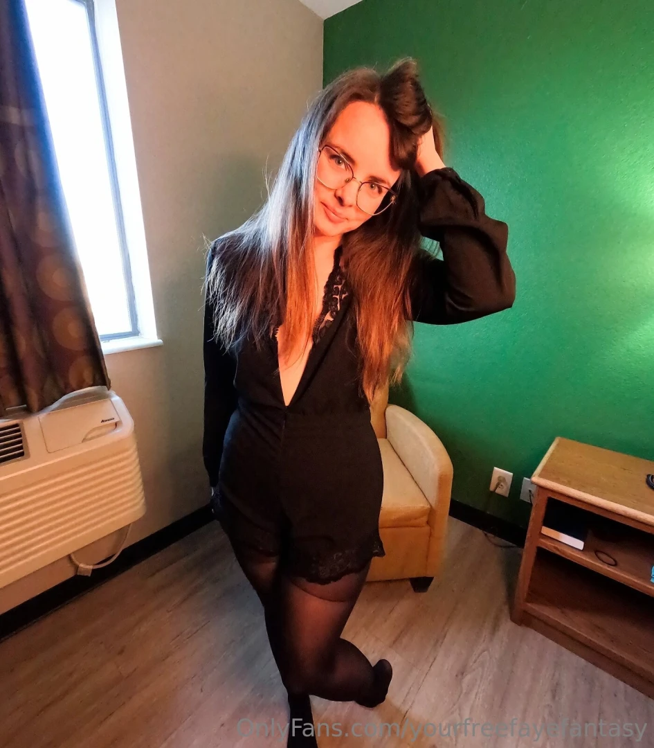 I feel absolutely sexy in this outfit 