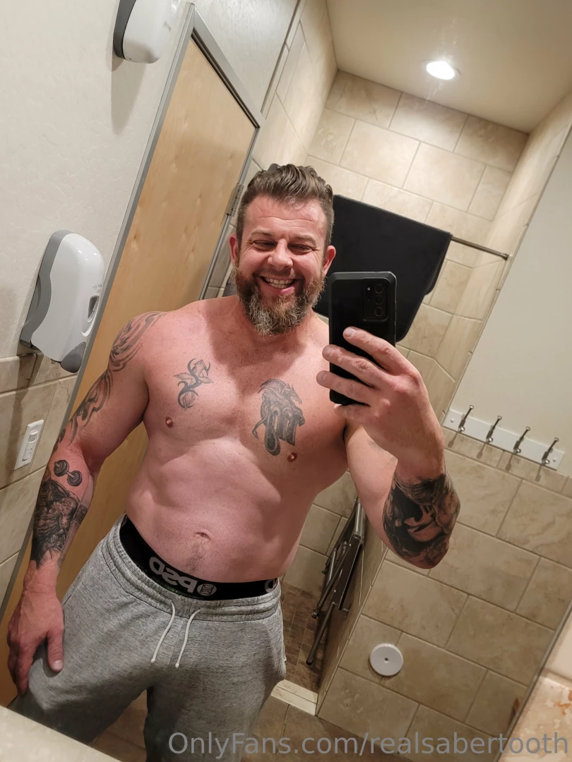 Some quick post gym selfies 