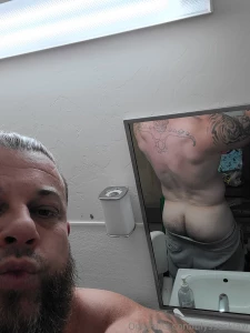 Whose down to eat my ass