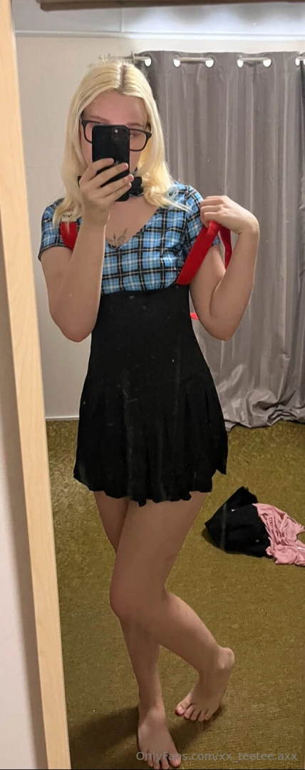 Slutty nerd more explicit photos soon 