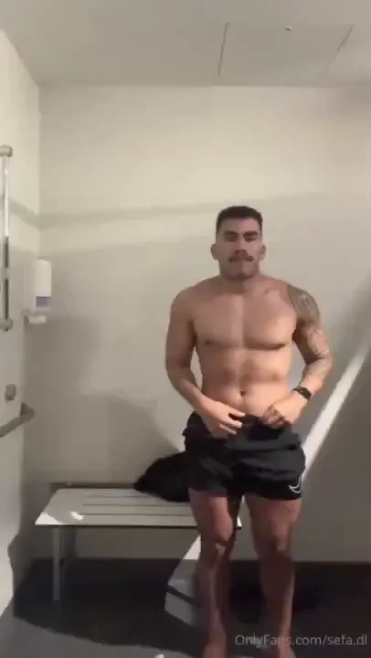 Got horny asf before training so went to the toilets and got the bro 